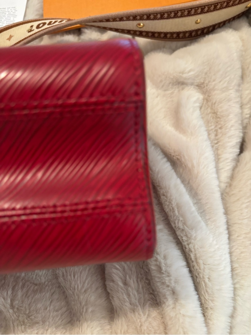 Louis Vuitton Red Epi Leather Twist Crossbody MM - Picture 6 of 14
